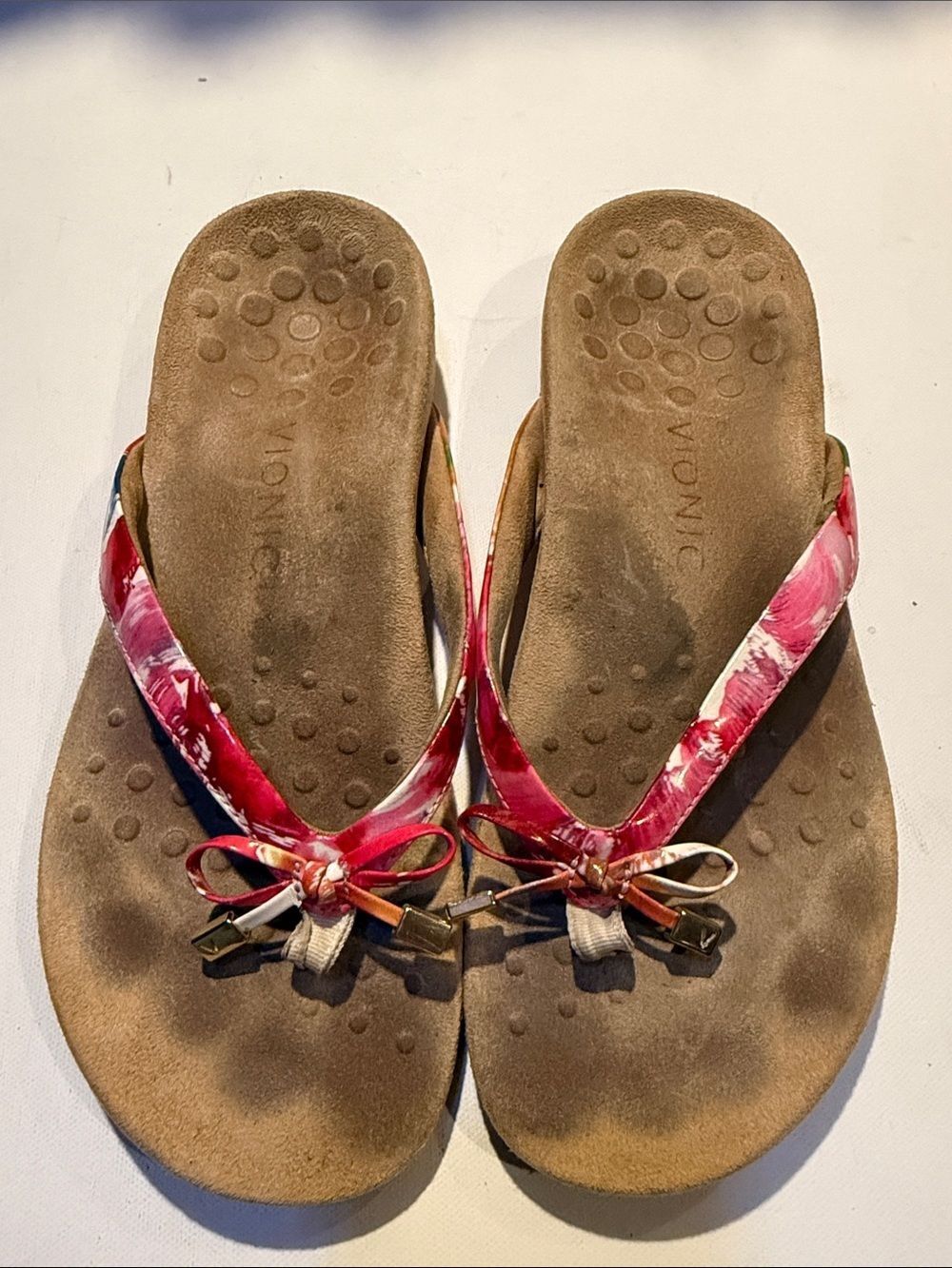 Vionic Floral Pink and White Bow Thong Sandals